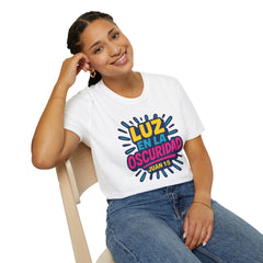 Luz en la Oscuridad | Camiseta Cristiana | Fe Activa